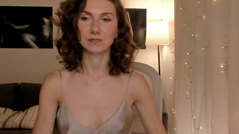 shesleepsnaked online show from June 18, 1:04 pm