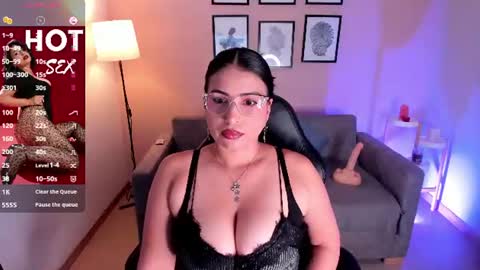 Snapshot of sheyla_hills_ chatting on June 21, 3:53 am Sheyla online show from June 21, 3:53 am