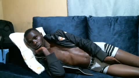 Snapshot of shikwekwe chatting on December 3, 1:30 am Collorewamadeals online show from December 3, 1:30 am