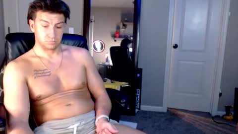 Snapshot of shimmyloe chatting on February 1, 1:59 am shimmyloe online show from February 1, 1:59 am