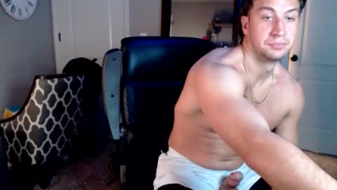 Snapshot of shimmyloe chatting on February 25, 5:06 am shimmyloe online show from February 25, 5:06 am