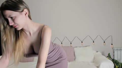 Snapshot of shine_chanel chatting on December 9, 6:35 pm Chanel online show from December 9, 6:35 pm