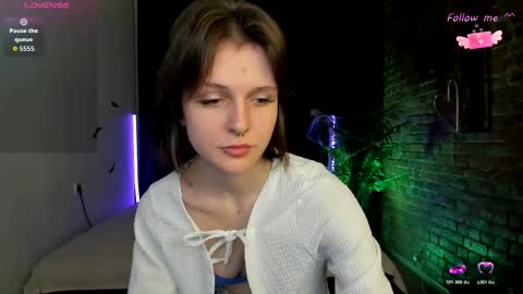 Snapshot of shine_vivi chatting on November 12, 3:34 pm Vivi online show from November 12, 3:34 pm