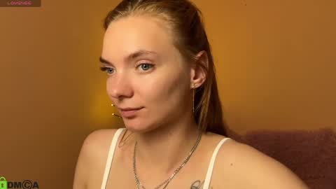 Snapshot of shinelikea_diamond chatting on May 4, 6:37 pm Alexis online show from May 4, 6:37 pm