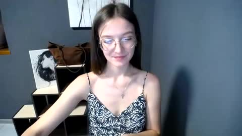 Snapshot of shining_pearl chatting on June 25, 7:02 am Jesica online show from June 25, 7:02 am
