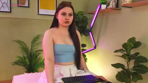 Snapshot of shininglexi chatting on May 10, 7:57 am shininglexi online show from May 10, 7:57 am