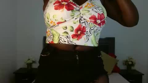 Snapshot of shiratie chatting on May 12, 8:17 pm Shirat online show from May 12, 8:17 pm