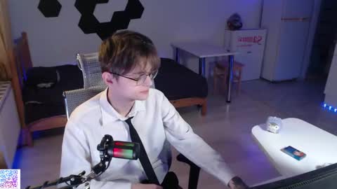 Snapshot of shiromy_ chatting on November 22, 7:13 pm shiromy_ online show from November 22, 7:13 pm