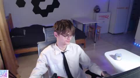 Snapshot of shiromy_ chatting on November 24, 6:18 pm shiromy_ online show from November 24, 6:18 pm