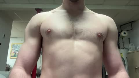 Snapshot of shirtlesshunk15 chatting on February 15, 7:51 am shirtlesshunk15 online show from February 15, 7:51 am