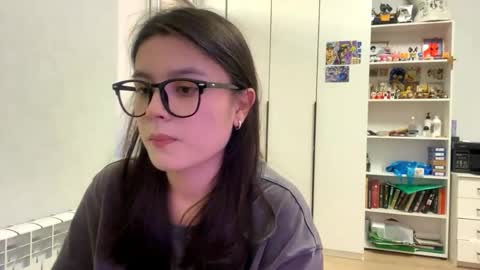 Snapshot of shontagrabowski chatting on May 3, 2:23 pm Marie online show from May 3, 2:23 pm