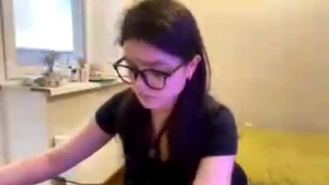Snapshot of shontagrabowski chatting on June 4, 2:34 pm Marie online show from June 4, 2:34 pm