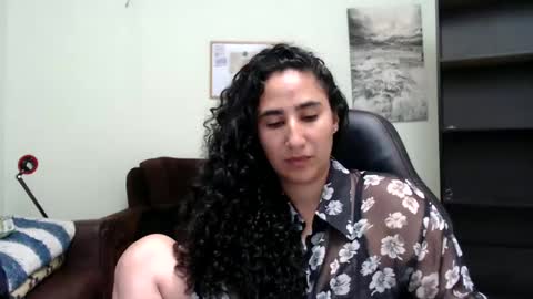 Snapshot of shopia_scarlet chatting on November 4, 6:07 pm Sofia online show from November 4, 6:07 pm