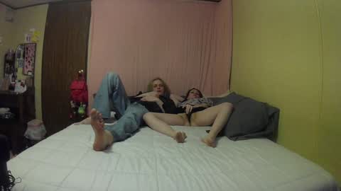 Snapshot of short_cakes05 chatting on December 14, 6:35 am Short Cakes online show from December 14, 6:35 am