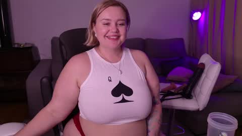 Snapshot of showmebbw chatting on February 22, 3:47 pm Mimi online show from February 22, 3:47 pm