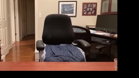 Snapshot of showmet chatting on January 19, 6:39 am Chicago Guy online show from January 19, 6:39 am