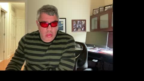 Snapshot of showmet chatting on April 7, 3:18 am Chicago Guy online show from April 7, 3:18 am