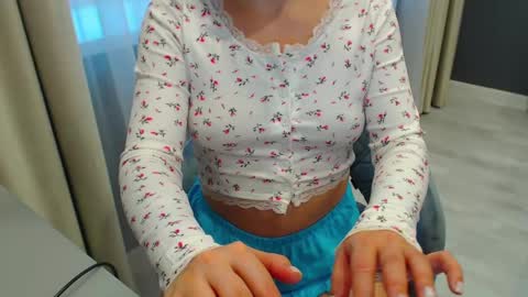 Snapshot of shy_26 chatting on December 24, 8:22 am shy_26 online show from December 24, 8:22 am