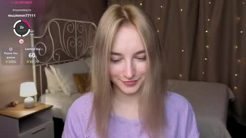 Snapshot of shy__polly chatting on April 22, 12:13 am Polly online show from April 22, 12:13 am