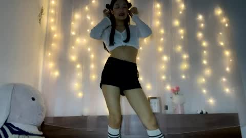 Snapshot of shy_pink_doll chatting on May 23, 4:11 pm shy_pink_doll online show from May 23, 4:11 pm