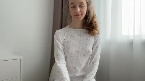 shy_schoolgirl_ online show from May 9, 7:02 am