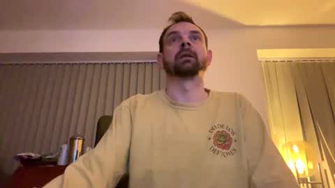 Snapshot of shyb35 chatting on February 8, 12:49 am shyb35 online show from February 8, 12:49 am