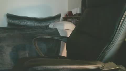 Snapshot of shyboyhugecum2020 chatting on February 9, 4:16 am shyboyhugecum2020 online show from February 9, 4:16 am