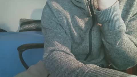 shyboyhugecum2020 online show from April 3, 4:32 am