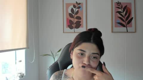Snapshot of shylittlebunny chatting on April 15, 10:32 pm shylittlebunny online show from April 15, 10:32 pm