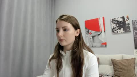 shyly_lisa online show from May 30, 1:46 am