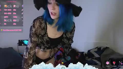 Snapshot of shyohiogirl chatting on March 23, 9:19 pm Hippie online show from March 23, 9:19 pm