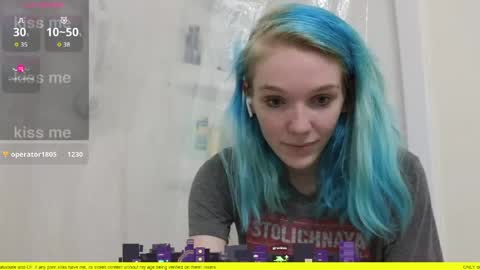 Snapshot of shyohiogirl chatting on June 8, 2:06 pm Hippie online show from June 8, 2:06 pm