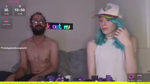Snapshot of shyohiogirl chatting on June 20, 12:25 am Hippie online show from June 20, 12:25 am