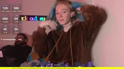 Snapshot of shyohiogirl chatting on June 20, 1:58 pm Hippie online show from June 20, 1:58 pm