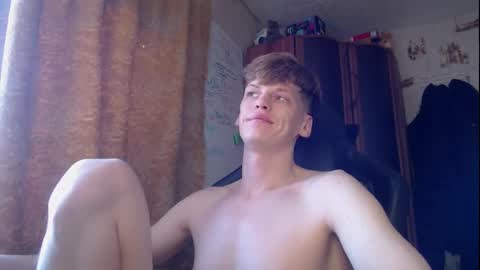 Snapshot of shyredstar chatting on December 20, 6:09 am Tom and Betty online show from December 20, 6:09 am