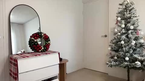 Snapshot of shysashy chatting on December 19, 7:51 am Sasha online show from December 19, 7:51 am