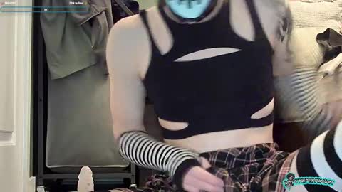 Snapshot of shystripedfemboy chatting on January 10, 4:53 pm shystripedfemboy online show from January 10, 4:53 pm