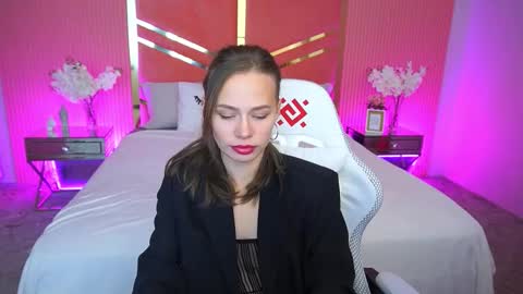 Snapshot of shyysiren chatting on October 1, 6:19 am shyysiren online show from October 1, 6:19 am