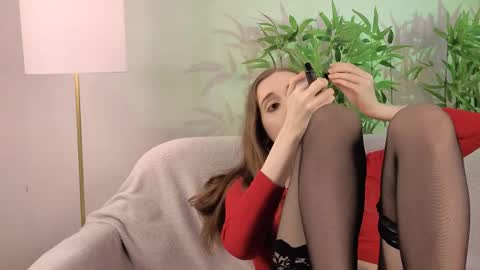 Snapshot of sia_see_you chatting on May 24, 7:46 am sia_see_you online show from May 24, 7:46 am