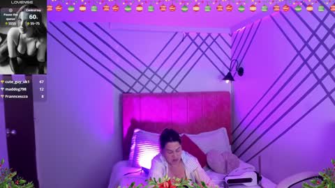 Mia online show from December 15, 4:04 pm