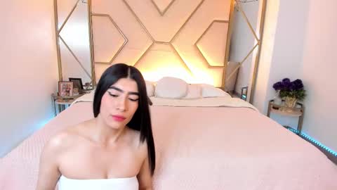 Siara and Zoe tattoo online show from October 25, 9:31 pm