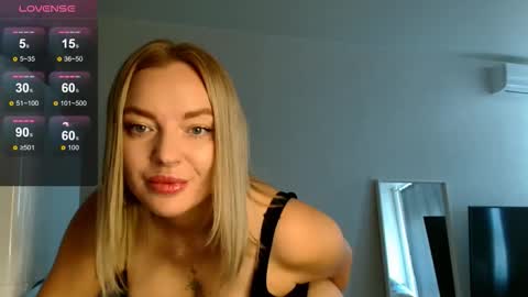 Snapshot of siberian_girl_ chatting on September 16, 2:34 am Eva online show from September 16, 2:34 am