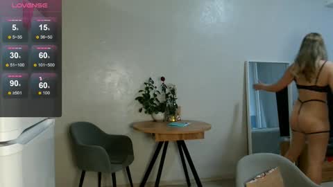 Snapshot of siberian_girl_ chatting on October 25, 1:13 am Eva online show from October 25, 1:13 am