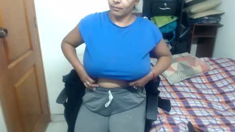 Snapshot of siblley chatting on December 9, 11:24 pm sara online show from December 9, 11:24 pm