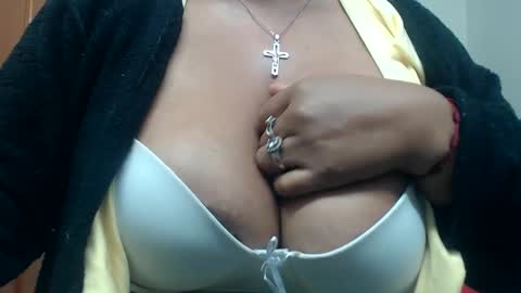 Snapshot of siblley chatting on February 17, 10:14 pm sara online show from February 17, 10:14 pm