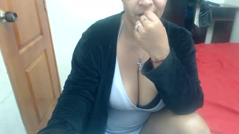 Snapshot of siblley chatting on February 25, 12:47 am sara online show from February 25, 12:47 am