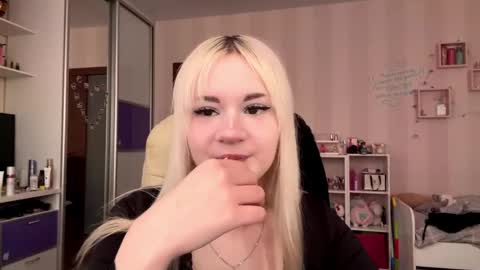 Snapshot of sibylbernhard chatting on March 2, 8:10 am Viki online show from March 2, 8:10 am