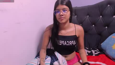 Snapshot of sidney_brownn chatting on March 29, 2:33 am sidney_brownn online show from March 29, 2:33 am