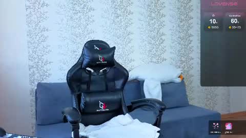 Snapshot of sidny_blush chatting on June 26, 6:40 am Sidny online show from June 26, 6:40 am