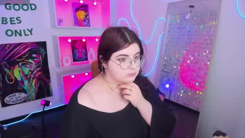 Snapshot of siena_aa chatting on April 23, 9:06 pm Siena online show from April 23, 9:06 pm